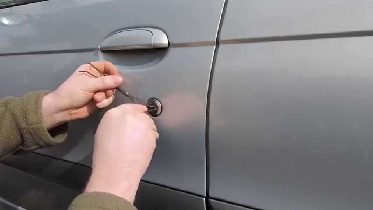 awaryjne otwieranie zamka bez klucza – how to open car without key